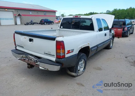 2000 Chevrolet Silverado 1500 Ls z USA, uszkodzony, nr VIN 1GCEK19T4YE165616